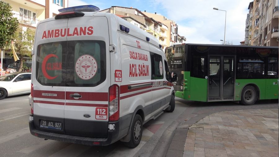 Kendisine yol veren şoförü darp edip kaçtı
