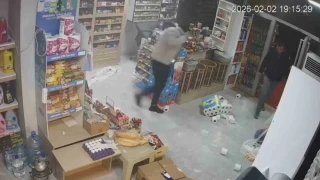 Market dolabı bomba gibi patladı