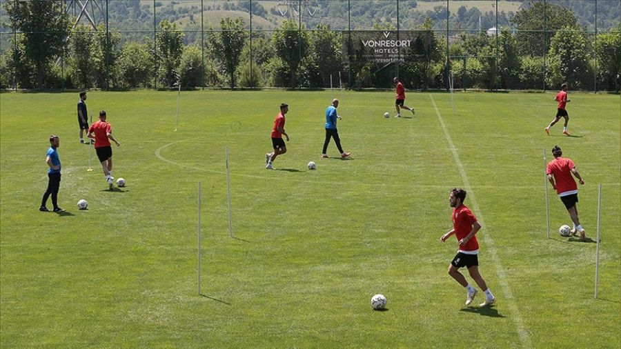 Oyunculara hocasından övgü