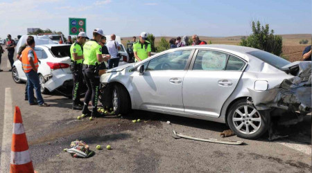 TEM Otoyolu savaş alanına döndü, 6 araç birbirine girdi: 8 yaralı