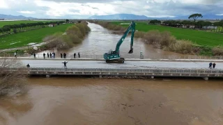 Büyük Menderes nehri, köprü seviyesine yükseldi