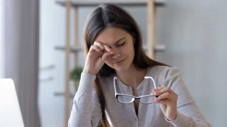 Ekran bağımlılığı gözleri kurutuyor