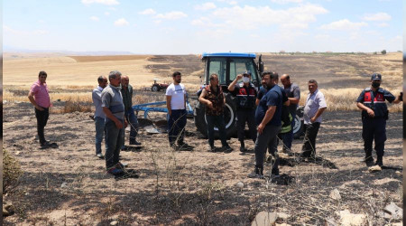 Hasada günler kala arpa tarlası kül oldu