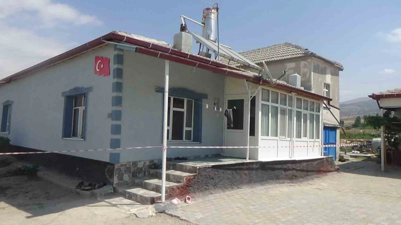 Konya'da obruk riskine karşı ev boşaltıldı