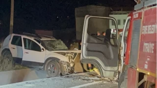 Uşak'ta cip ile otomobil çarpıştı: 2 ölü, 3 yaralı