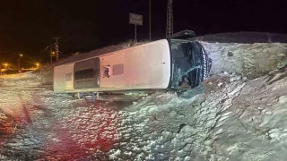 Yozgat'ta yolcu otobs devrildi