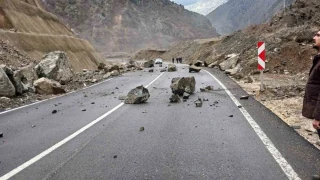 Artvin-Şavşat Karayolu'nda heyelan