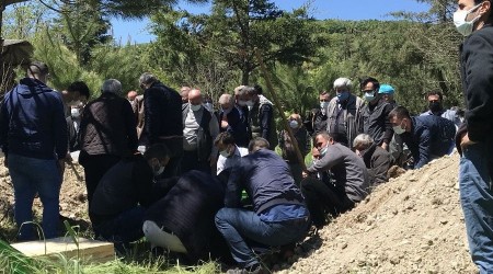 Cinayete kurban giden kar koca yan yana defnedildi