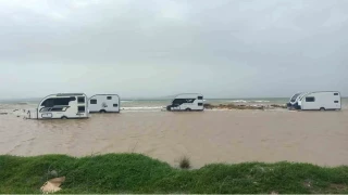 Ezine'de karavanlar su altında kaldı