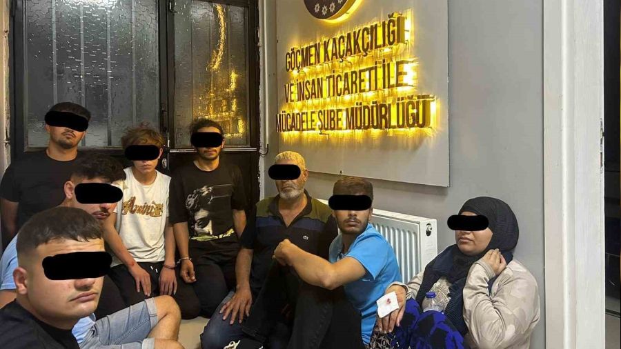 Kırklareli'nde 28 kaçak göçmen, 5 organizatör yakalandı