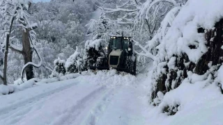Rize'de 59 köy yoluna kar engeli