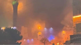 Vandallar, İran'da cami ve belediye binası ateşe verdi