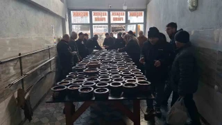 8 saatte pişiyor, davul sesini duyan fırınlara koşuyor