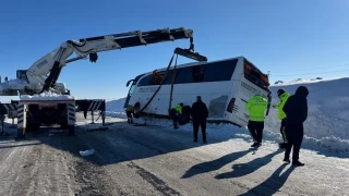 Diyarbakır'da yolcu otobüsü devrildi