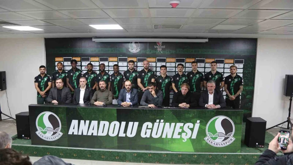 Sakaryaspor transferin son gününde 13 imza attırdı