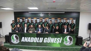Sakaryaspor transferin son gününde 13 imza attırdı
