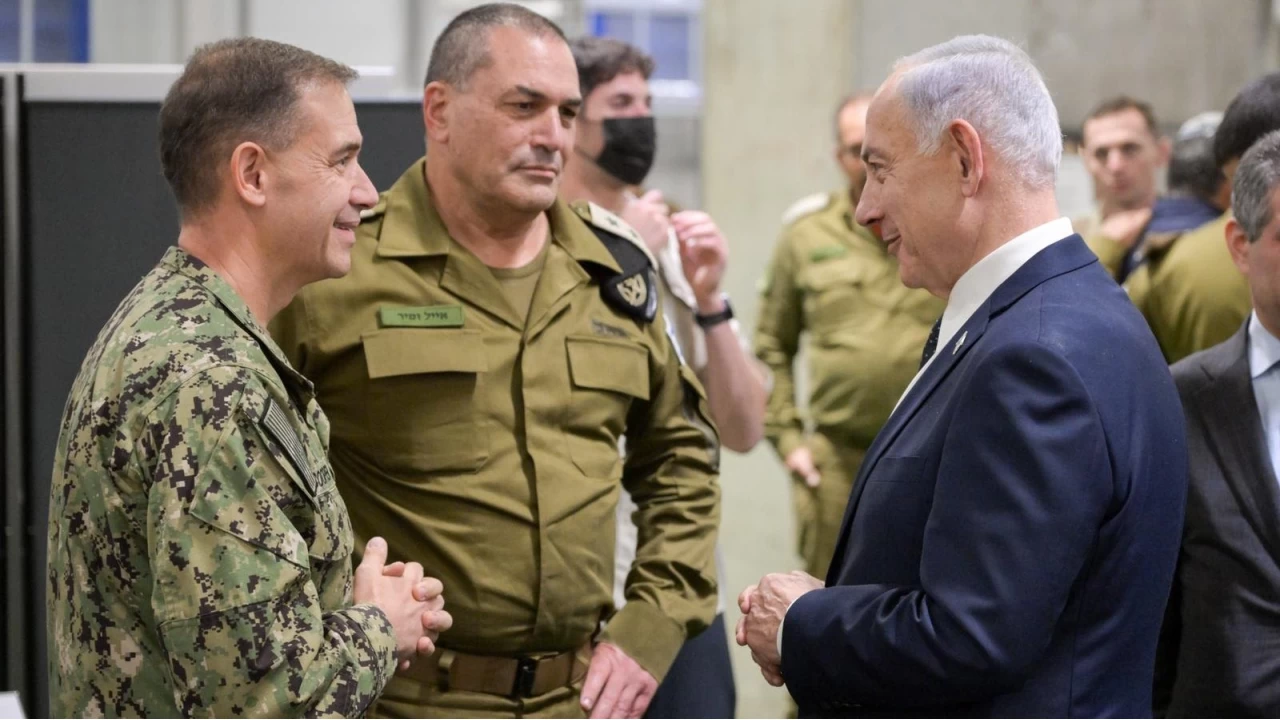 Netanyahu, İsrail'de kurulan Amerikan üssünde CENTCOM Komutanı ile görüştü